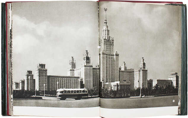Москва. Moscow. Moscou. Moskau. [Альбом] / Оформ. худож. Г. Фишера. М.: ИЗОГИЗ, 1956.
